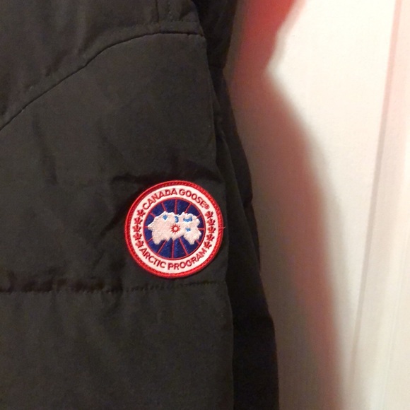 Canada goose jacket - Picture 2 of 4